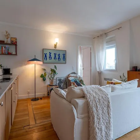 Charming 1br Floor In Montmartre With Elevator Paris
