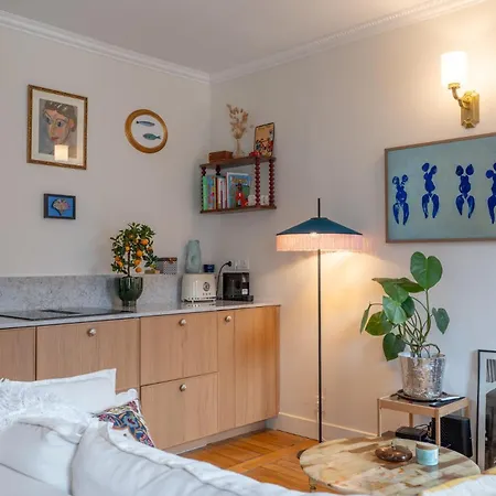 Charming 1br Floor In Montmartre With Elevator Lägenhet