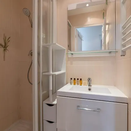Apartmán Charming 1br Floor In Montmartre With Elevator *