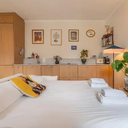 Charming 1br Floor In Montmartre With Elevator Paříž